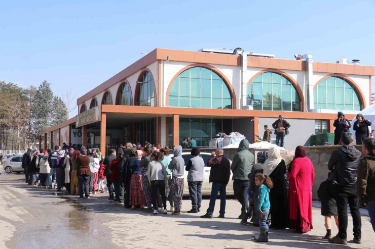 Kızılay, Malatya’da Depremzedeler İçin Sosyal Market Açtı