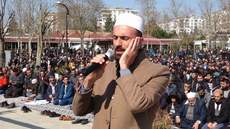 Diyarbakır’da Depremde Hayatını Kaybedenler İçin Gıyabi Cenaze Namazı Kılındı