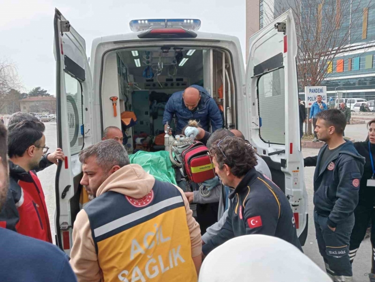 Eşya Almaya Çıkıp Enkazda Kaldılar