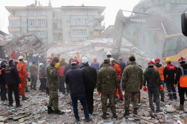 Malatya’da İki Noktada Arama Kurtarma Çalışması Devam Ediyor