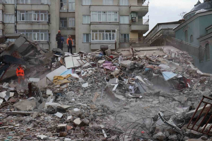 Malatya’da İki Noktada Arama Kurtarma Çalışması Devam Ediyor