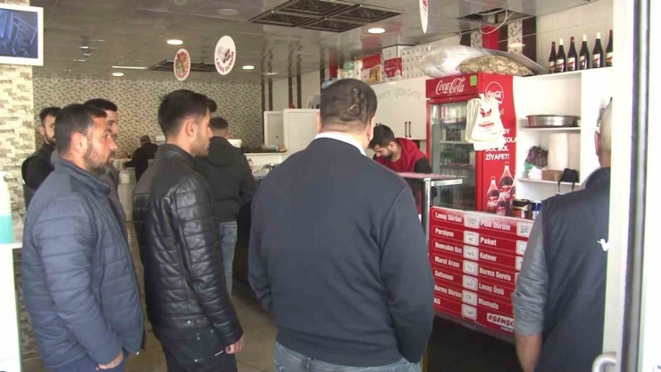 Deprem Bölgesinde Çiğköfte İşletmeleri Yeniden Açıldı