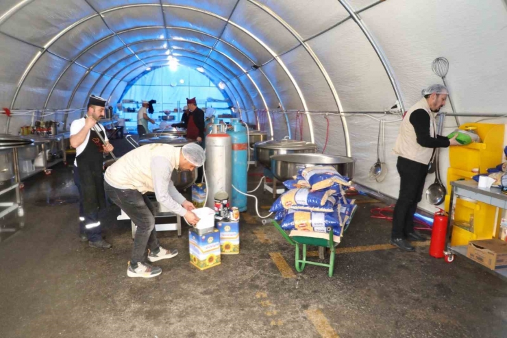 Malatya’da Yemeklerin Kontrolü Van Ekiplerinde