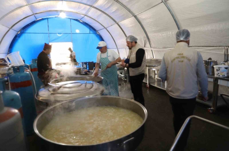 Malatya’da Yemeklerin Kontrolü Van Ekiplerinde