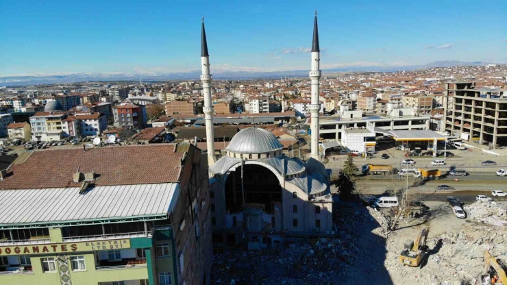 Malatya’da Depremlerde 25 Cami Yıkılırken, 3 Din Görevlisi Vefat Etti