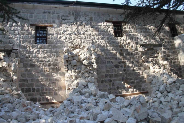 Malatya’da Depremlerde 25 Cami Yıkılırken, 3 Din Görevlisi Vefat Etti