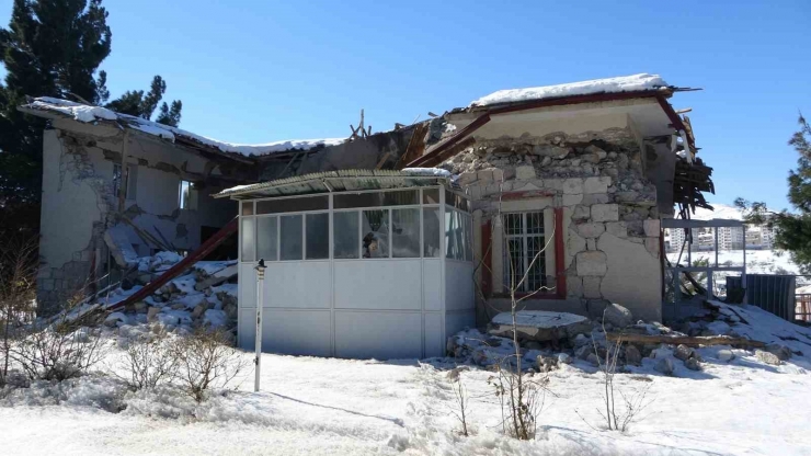 Malatya’da Depremlerde 25 Cami Yıkılırken, 3 Din Görevlisi Vefat Etti