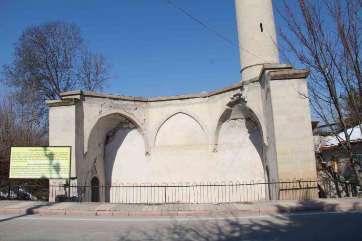 Malatya’da Depremlerde 25 Cami Yıkılırken, 3 Din Görevlisi Vefat Etti