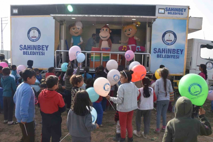 Nurdağı’ndaki Depremzede Çocuklara Moral Verdiler