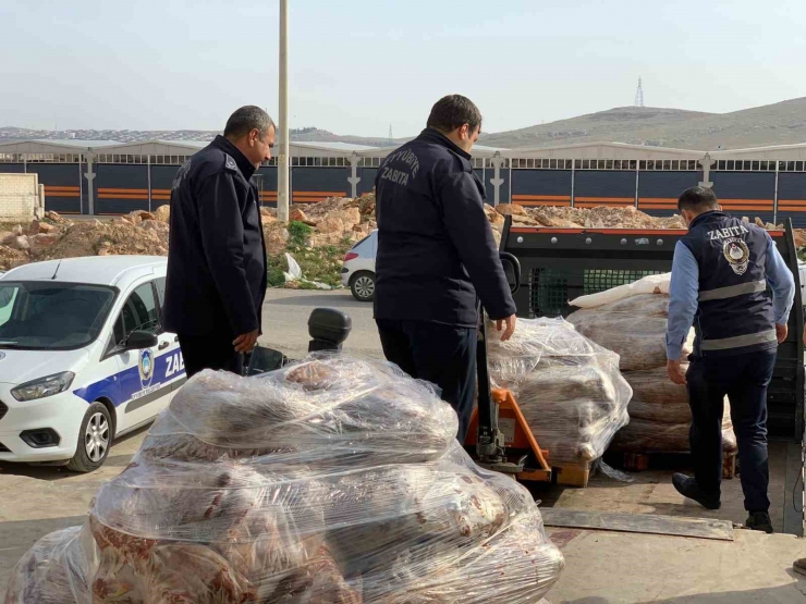 Şanlıurfa’da Tarihi Geçmiş Tonlarca Tavuk Eti Ve Sakatat Ele Geçirildi