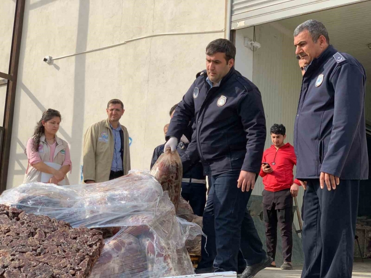 Şanlıurfa’da Tarihi Geçmiş Tonlarca Tavuk Eti Ve Sakatat Ele Geçirildi