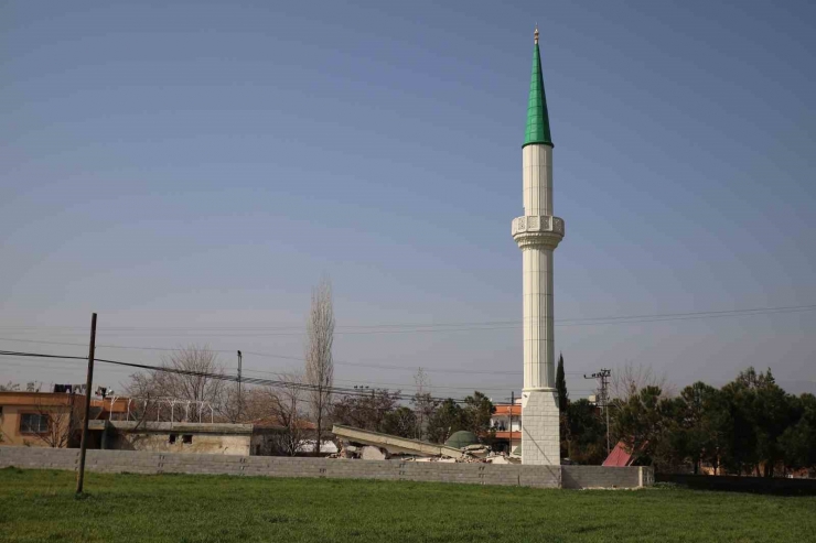 Cami Yıkıldı, Minaresi Ayakta Kaldı