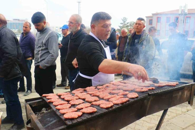 Deprem Bölgesi Malatya’da 28 Bin Kişiye Köfte Ekmek Dağıtıldı