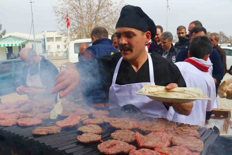 Deprem Bölgesi Malatya’da 28 Bin Kişiye Köfte Ekmek Dağıtıldı