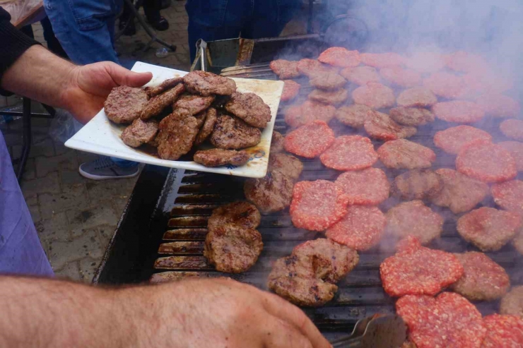 Deprem Bölgesi Malatya’da 28 Bin Kişiye Köfte Ekmek Dağıtıldı