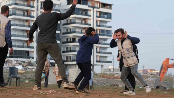 Yedi Başak Depremzedelerin Yaralarını Sarıyor