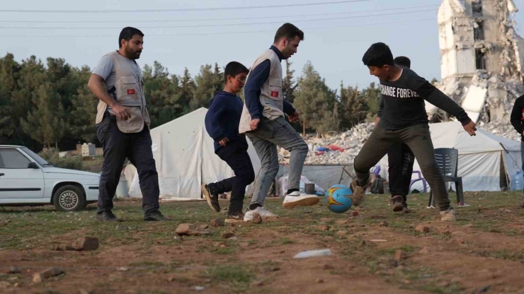 Yedi Başak Depremzedelerin Yaralarını Sarıyor