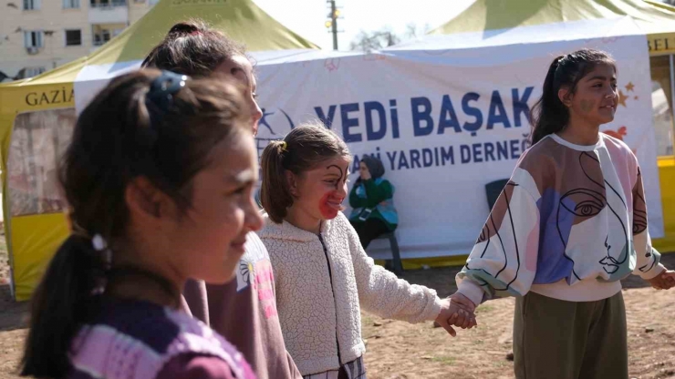 Yedi Başak Depremzedelerin Yaralarını Sarıyor