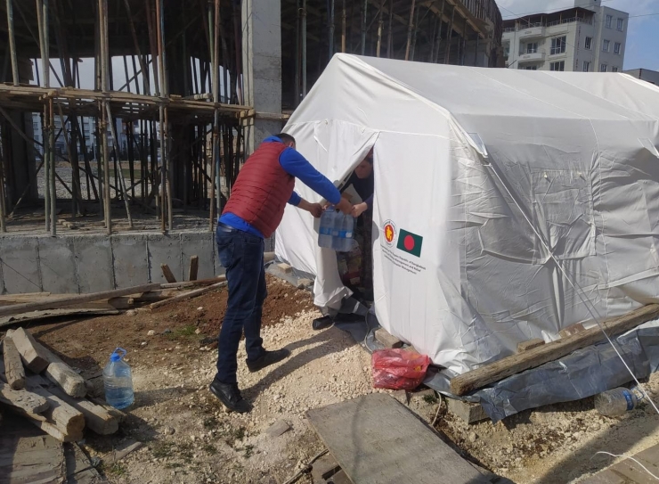 Adıyaman Belediyesi’nden Çadırlarda Kalan Ailelere İçme Suyu