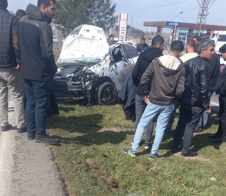 Otomobilin Metrelerce Takla Attığı Kaza Güvenlik Kamerasında