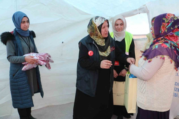 Deprem Bölgesinin Kadınları 8 Mart’ta Unutulmadı