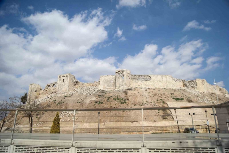 Gaziantep’te Depremde Zarar Gören Tarihi Yapılar Restore Edilecek