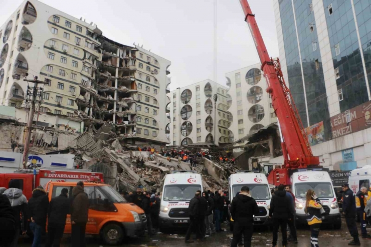 89 Kişinin Öldüğü İş Merkezinin Deprem Anına Ait Farklı Açıdan Görüntü Ortaya Çıktı