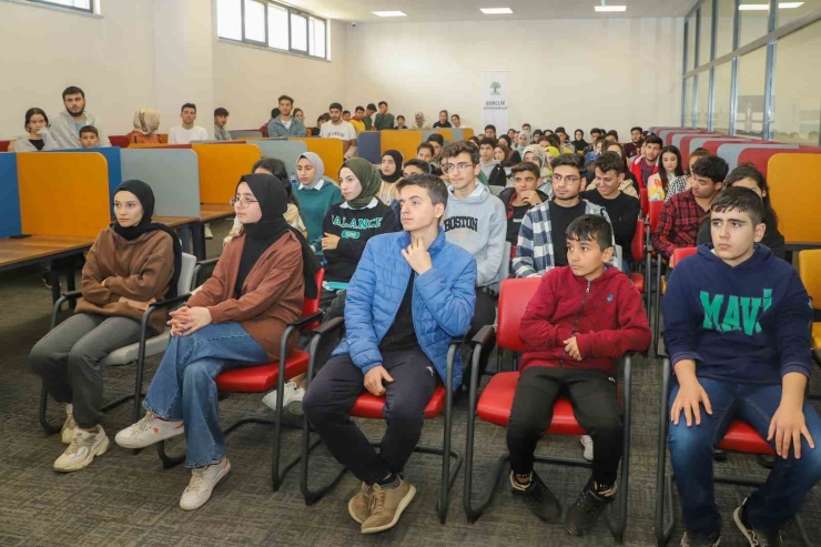 Öğrencilere Deprem Ve Sınav Kaygısı İle Başa Çıkma Yöntemleri Anlatıldı