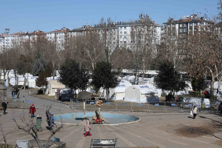 Diyarbakır’da Çadır Kentlerde 10 Bin Depremzede Ağırlandı