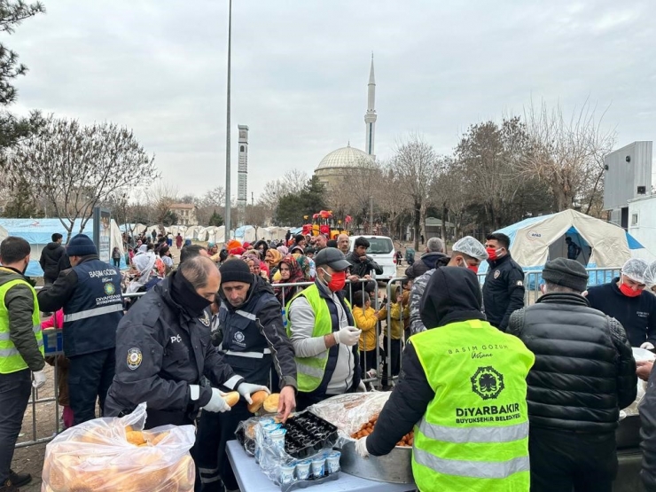 Diyarbakır’da Çadır Kentlerde 10 Bin Depremzede Ağırlandı