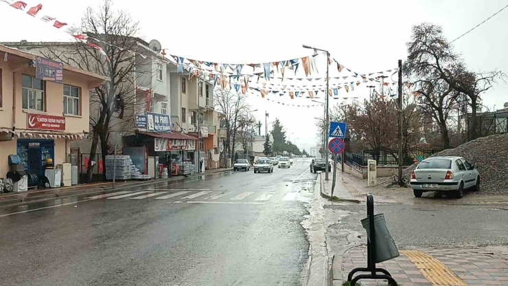 Dicle İlçesinde Etkili Olan Yağmur Çiftçileri Sevindirdi