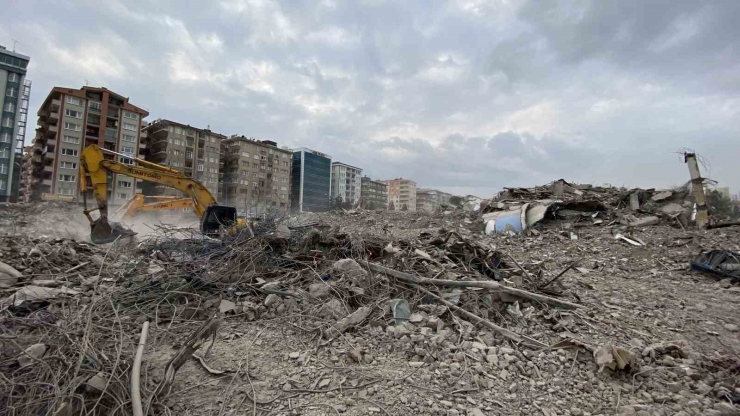89 Kişinin Hayatını Kaybettiği Diyar Galeria İş Merkezi Bir Dokunuşla Yıkıldı