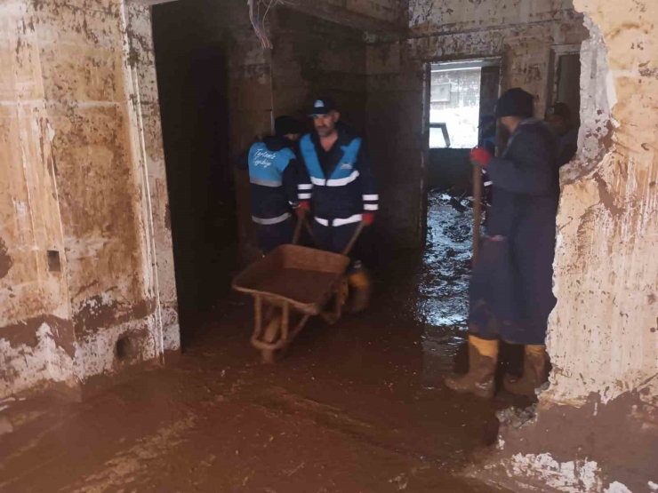 Eyyübiye’de Sel Felaketinin Yaraları Sarılıyor