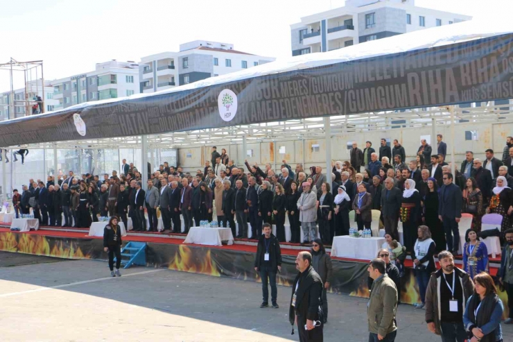 Chp’li Vekil Hdp’liler İle Diyarbakır’da Nevruz Kutlamasına Katıldı: Öcalan’a Özgürlük İstendi