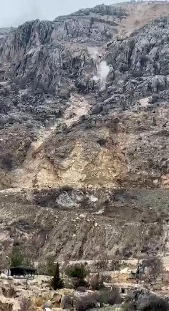Dağdan Kopan Kaya Parçaları Tut Halkını Tedirgin Ediyor