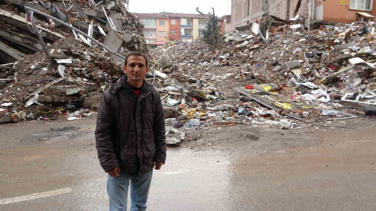 Depremde Kaybettiği Annesinin Israrı Hayatını Kurtardı