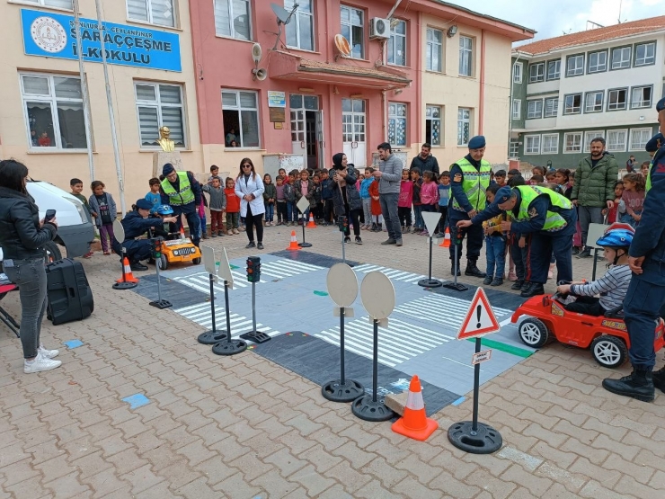 Öğrenciler Trafik Kurallarını Eğlenerek Öğrendi