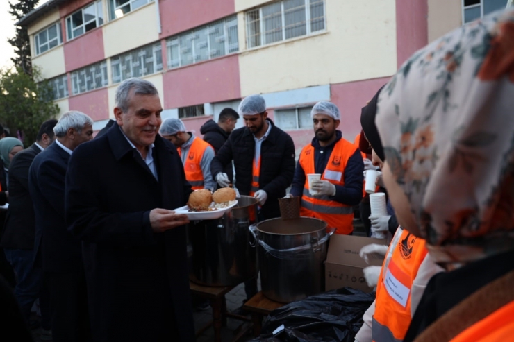 Beyazgül Bozova’da Vatandaşlarla İftar Açtı