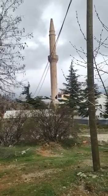 Depremde Hasar Gören Cami Minaresi Kontrollü Yıkıldı