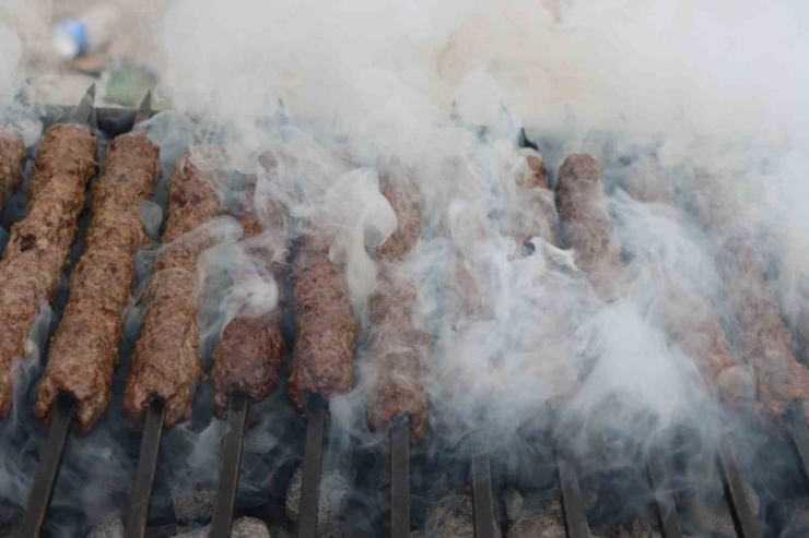 Bakıma Muhtaç Engelli Ve Yaşlılara İftar Yemeği