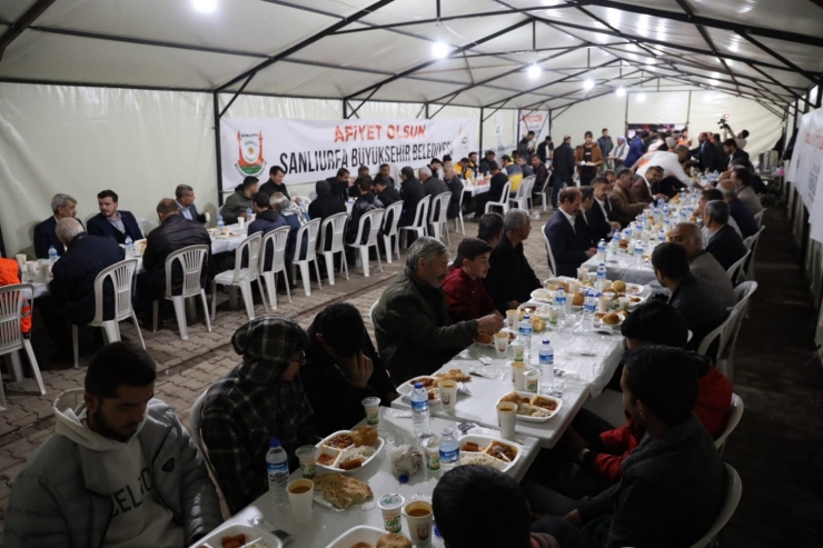 Beyazgül, Hilvan’da Vatandaşlarla İftar Yaptı