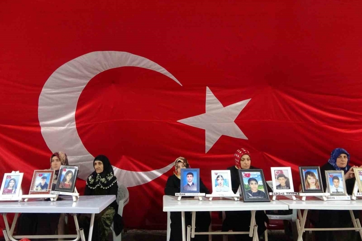 Evlat Nöbetindeki Gözü Yaşlı Anne: “keşke Dünya Gözüyle Oğlumu Görebilsem"