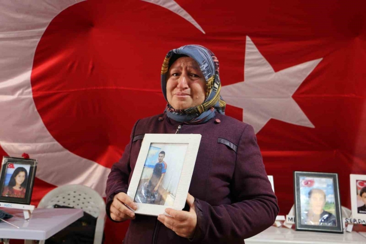 Evlat Nöbetindeki Gözü Yaşlı Anne: “keşke Dünya Gözüyle Oğlumu Görebilsem"