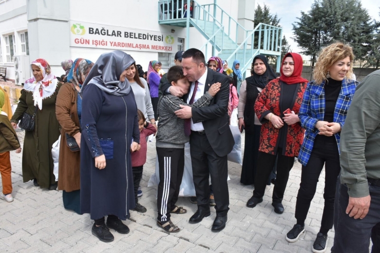 Bağlar Belediyesi’nden Depremden Etkilenen Çocuklara Giysi Desteği
