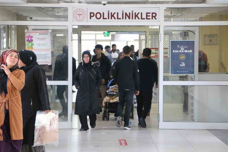 Doğar Doğmaz Diyalize Giren 3 Yaşındaki Asel, Yaşıtlarıyla Oynamak İçin Gün Sayıyor