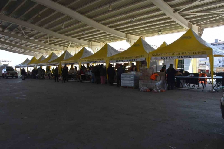 Sosyal Marketler Depremzedelerin İhtiyaçlarını Karşılıyor