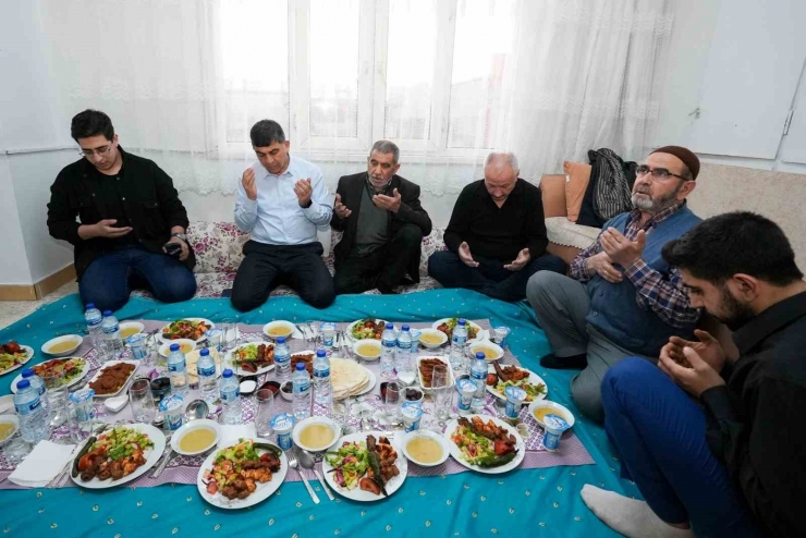 Fadıloğlu İle Kaymakam Duran Yetimlerle İftar Açtı