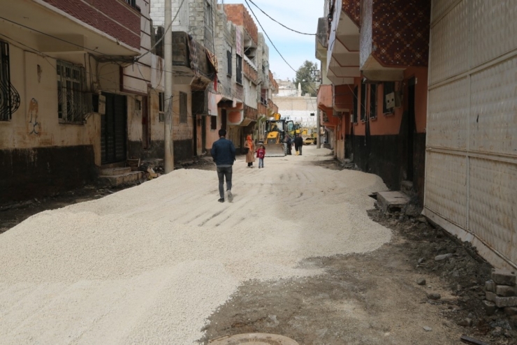 Eyyübiye’de Yol Çalışmaları Hızlandırıldı