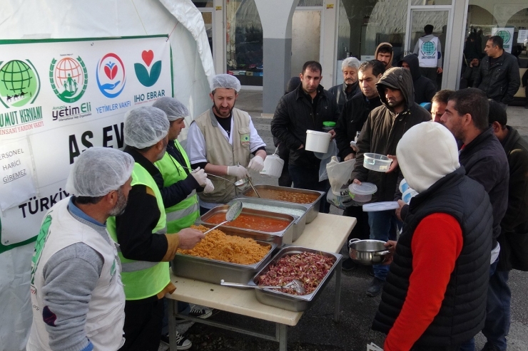 Stk’lardan Malatya’da Depremzedelere Günlük İftar Yemeği