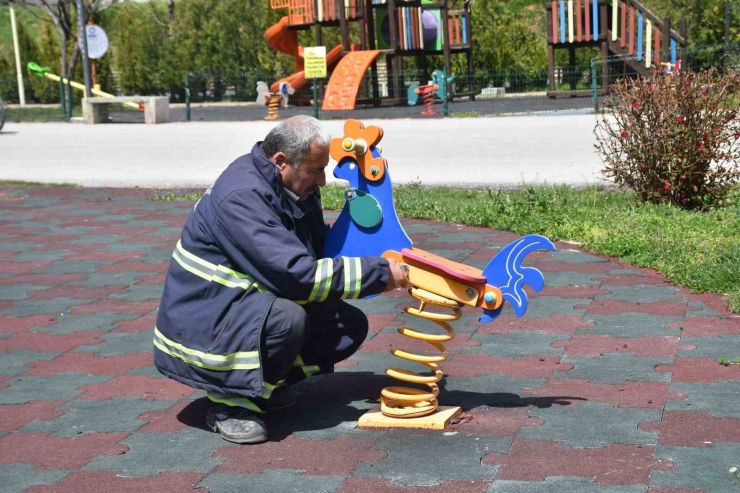 Şahinbey’de Parklarda Bakım, Onarım Ve Yenileme Çalışmaları Yapılıyor